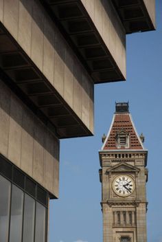 there is a clock tower in the middle of this building and it looks to be very tall