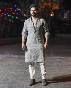 Varun Dhawan Kurta, Men Indian Outfit, Kurta Outfit, Traditional Indian Mens Clothing, Kurta Designs Men's, New Year's Eve Flyer, Stylish Boy Clothes, Indian Wedding Suits Men, Green Suit Men