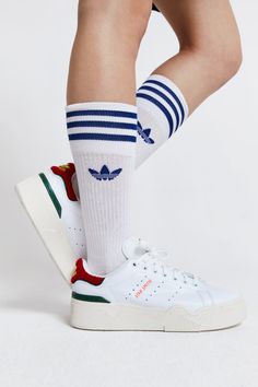 White Lace-up Sneakers With Three Stripes, White Adidas Sneakers With Synthetic Material, White Low-top Sneakers With Three Stripes, Sneakers With Three Stripes For Light Sports, White Cushioned Sneakers For Sports Season, Adidas Sneakers For Sports With Round Toe, White Adidas Sneakers With Round Toe, White Synthetic Sneakers With Three Stripes, Sporty Sneakers With Three Stripes And White Sole