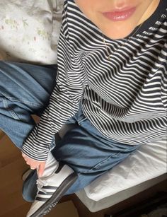 Stripe Top Outfit Winter, Stripped Shirt Women Outfit, Stripe Long Sleeve Outfit, Long Sleeve Striped Shirt Outfit, Striped Long Sleeve Shirt Outfit, Stripe Top Outfit, Striped Long Sleeve Outfit, Preppy Fashion Style, Striped Shirt Outfit