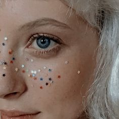 Festival Make Up, Concert Makeup, Rhinestone Makeup, Make Up Inspo, Body Glitter, Festival Makeup, Glitter Makeup