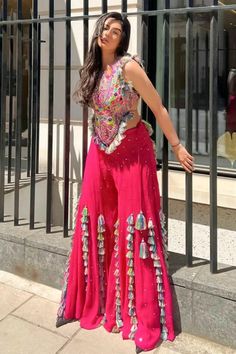 Dandiya Dress, Embroidery Thread Work, Chaniya Choli Designs, Georgette Sharara, Haldi Outfits, Payal Singhal, Trendy Outfits Indian