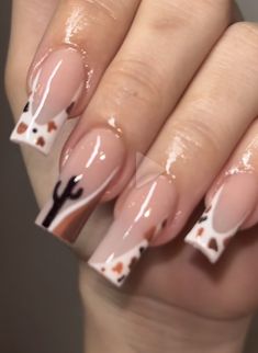 Nails Acrylic Country, Texas Inspired Nails, Senior Nails Ideas 2025, Cowgirl Nail Ideas, Country Concert Nails Ideas, Cute Cow Nails, Country Nail Ideas, Cowgirl Nails Designs