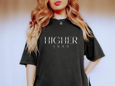 Embrace the nostalgia of 90s rock with this "HIGHER 1999" sweater, inspired by the Rock Band "Creed" iconic songs. It features bold typography and crafted for comfort, it's a must-have for fans of the era's anthemic tunes. 👕 SIZING: ➤ Please refer to sizing in the images ✈️ SHIPPING TIME: ➤  1-7 Business Days 👔 CARE INSTRUCTIONS ➤ Machine wash: Cold with like colours ➤ Non-chlorine bleach ONLY ➤ Tumble dry: low heat ➤ Medium iron ➤ Do not dry clean 📝 HOW TO ORDER 1. Select the Size 2. Select the shirt colour 3. Select the quantity 3. Click 𝗔𝗗𝗗 𝗧𝗢 𝗖𝗔𝗥𝗧. ❣️ If you wish to purchase multiple items, kindly return to the listing and follow the steps again for each additional item. For any inquiries, please feel free to send me a message. I'm here to help! 90s Inspired Concert T-shirt With Letter Print, 90s Inspired T-shirt With Letter Print For Concert, 90s Inspired Short Sleeve T-shirt For Concert, 90s Inspired Letter Print Tops For Concert, 90s Tshirt, Rock Band Shirts, Band Shirt, Comfy Shirts, Band Shirts