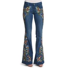 Women Jeans, Flare Denim Jeans, Flower Jeans, Bootleg Jeans, Embroidered Jeans, Flower Power Jeans, Hippy Jeans. Vintage, Women Embroidery Destoryed Flare Jeans, Button Waist Bell Bottom Denim Pants. Transform yourself back to the sixties with these flower power, hippy style jeans. Made from quality materials, they are sturdy, lightweight and breathable for comfort. Sophisticated, slim-fitting functional pants offer a perfect fit and great wearing style. Vintage flower chain embroidered flare be Denim Decor, Casual Denim Pants, Jean Vintage, Denim Patterns, Moda Boho, Vintage Fits, Bell Bottom Pants, Jeans Button, Embroidered Denim