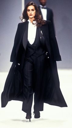 90s High Fashion Aesthetic, High Fashion Runway Outfits, 90s High Fashion, Black Runway, High Fashion Couture, Runway Fashion Couture, Runway Outfits, Black Suit