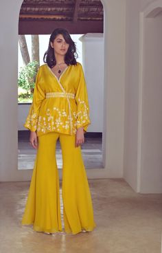 Yellow Kimono, Mango Yellow, Trendy Outfits Indian, Diwali Outfits, Indian Outfits Lehenga, Dresses Traditional, Traditional Indian Dress, Indian Dresses Traditional