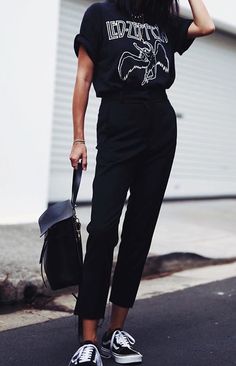 Printed Tee and vans Rock Outfit, Looks Black, Outfit Trends, Tee Outfit, Outfit Goals, Mode Inspiration, Mode Fashion