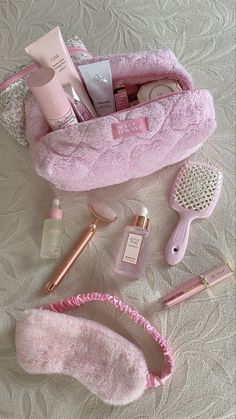 Koleksi Makeup, Makeup Bag Essentials, Pink Lifestyle, Instagram Baddie, Pink Life, Pink Girly Things, Pink Vibes