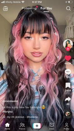 Hairdye Ideas With Bangs, Caramel Hair With Pink Highlights, Fun Dyed Hair Ideas, Different Styles To Dye Your Hair, Split Dyed Hair Pink And Brown, Pink Peak A Boo Curly Hair, Two Color Hair Dye Ideas With Bangs, Brown Hair Pink Money Piece