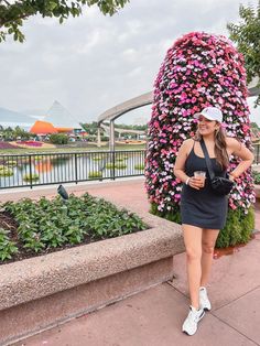 Virginia influencer, Lauren Dix, shares matching family outfits for Disney World. Epcot outfit. Outfits For Disney World, Tips For Disney World, Outfits For Disney, Epcot Outfit, Kids Disney Outfits, Disney World Tips, Mickey Sweatshirt, Disney Cruise Tips, Cute Disney Outfits