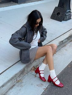 Outfits With Mary Janes, Mary Jane Outfit, Mary Janes Outfit, Red Shoes Outfit, Mary Jane Shoes Outfit, Ballet Flats Outfit, Mode Zara, 2024 Fashion Trends, Flats Outfit