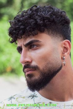 Latest Mens Hairstyles 2021 Updated Mens Haircuts Gallery, Fades, Mens Hair Color, Side Part, Mens Short Haircuts, faux hawk, Mens Curly Haircuts, Styling Tips Plus Product Guides. #menshairstyles #menshaircuts #menhaircolor #fade #wahl #barber #beard #luxurycut #mensfashion #skinfade #menshair 💣 Check out the Ultimate Men’s Hairstyles Gallery at 👉www.zeushacks.com👈 Trimmed Beard Styles, New Beard Style, Faded Beard Styles, Men's Curly Hairstyles, Beard And Mustache Styles, Goatee Beard, Curly Hair Fade