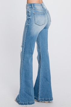 Revive vintage style with these 70's-inspired Petite DISTRESSED High-Rise Flare Jeans! Experience the fun of flared silhouettes with plenty of comfort and movement in the soft, distressed denim fabric. Plus, be the envy of your friends with a fit that flatters your petite figure! Groovy!! Stretchy 10.75" Rise, 31"Inseam Modeled in size 3/25 - High-rise, '70s-inspired flare - Leg opening : 26" - Knee distressed - Button closure and zip fly - 5-pocket styling 88% Cotton,10% Rayon,2% Spandex Comfort Show, 70s Look, Vintage Flare, Love Jeans, Faded Denim, 70s Inspired, Best Jeans, Denim Trousers, Sweater Blouse