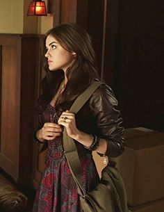 Aria Montgomery Aesthetic, Hollywood Tv Series, Blair Waldorf Aesthetic, Pretty Little Liars Outfits, Pll Outfits, Brunette Aesthetic, Chloe Bennett