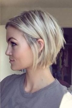 Choppy Short Inverted Bob Bob Lung, Inverted Bob Hairstyles, Layered Bob Haircuts, Bob Hairstyles For Fine Hair, Short Bob Haircuts, Penteado Cabelo Curto, Undercut Hairstyles, Haircuts For Fine Hair, Short Bob Hairstyles