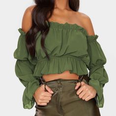 Never Worn Nwot Chic Green Crop Top For Fall, Chic Plain Colored Spring Crop Top, Green Crop Top For Fall Day Out, Chic Spring Crop Top, Chic Crop Top For Spring, Green Off-shoulder Crop Top For Spring, Elegant Green Crop Top For Spring, Chic Green Crop Top, Trendy Fall Crop Top For Brunch