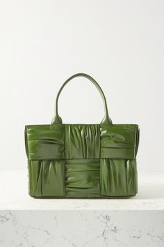 Bottega Veneta's small 'Arco' tote is ideal for days when there's less to carry. Woven using the label's time-honored intrecciato technique, it's made from thick strips of softly gathered leather and has a spacious interior perfect for all of your daily essentials. Futuristic Jungle, Green Tote Bags, Bottega Veneta Bag Tote, Bottega Veneta Andiamo, Bottega Veneta Arco, Bottega Bag, Bottega Veneta Bag, Woven Leather Bag, Green Tote Bag