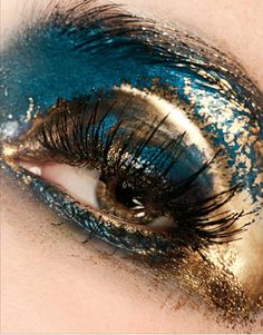 kinda reminds me maybe coriane is gold and blue elara is making her way in taking control Editorial Vogue, Make Up Gold, Glossy Eyes, Make Up Inspiration