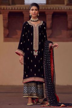 Pakistani Black Salwar Kameez for Ladies Party is a pretty outfit perfect to wear on an evening party or occasion accordingly in Velvet kameez paired with jamawar Capri and net silk dupatta with embroidered work done on it. Kameez: This Traditional Pakistani Dress comes with a beautiful kameez in micro velvet that never runs out of fashion. This kameez is beautifully emblazoned with fine needlework and tilla in exquisite floral patterns making this Formal Salwar Kameez unmatched in its grace and Annus Abrar, Black Salwar Kameez, Velvet Dress Designs, Pakistani Party Wear, High Fashion Women, Salwar Kamiz, Embroidered Velvet, Embroidered Border, Velvet Collection