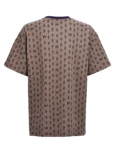 Jacquard patterned cotton blend T-shirt, front pocket, crew neck, short sleeves. Composition: 90% cotton, 10% acrylic Americana Aesthetic, College T Shirts, Japanese Textiles, Jacquard Pattern, T-shirt Polos, Leather Accessories, Textile Design, Shirt Sleeves, Color Purple