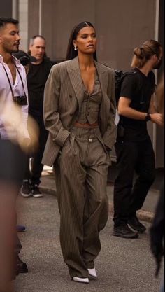 Prom Outfits Pants, Oversized Blazer Outfits, Face Shape Women, Women Pants Suits, Outfit Style Inspiration, Formal Streetwear, Blazers Women, Graduation Suits, Comfy Fall Outfits