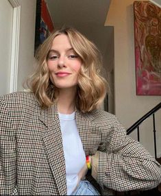 Short Hair Inspo, Beige Hair, Brown Hair Dye, Hair Affair, Short Blonde Hair, 가을 패션, Hair Dos, Hair Day