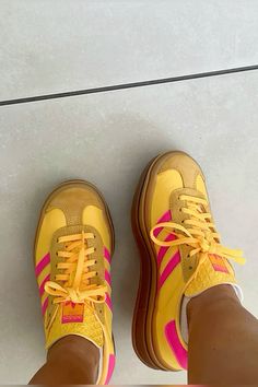 Yellow Adidas Gazelle, Yellow Adidas Outfit, Yellow Sambas, Yellow Adidas Shoes, Gazelle Bold Outfit, Adidas Gazelle Platform, Pink And Yellow Outfit, Adidas Bold, Adidas Gazelle Bold