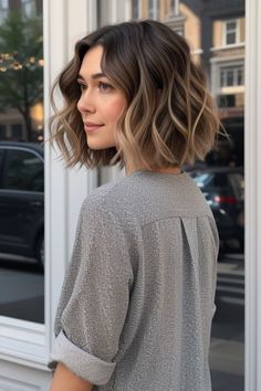 28 Stunning Chin Length Haircuts To Elevate Your Style - Glamour Corner Short Hair For Petite Women, Dark Chin Length Hair, Chin Length Brown Hair With Highlights, Bob Highlights, Waves Haircut, Brown Bob