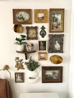 Rustic Farmhouse Gallery Wall, Framed Picture Wall Ideas, Mini Photo Gallery Wall, Interior Design Shelf Decor, Vintage Gallery Wall Bathroom, Antique Frame Wall Ideas, Mix Media Gallery Wall, Gallery Wall Thrifted Frames, Eclectic Wall Decor Ideas