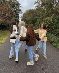 Beige Moodboard, Winter Layering Outfits, Boots Amazon, Ugg Slipper, Friends Goals, Ugg Womens, Leather Snow Boots, Friend Pictures Poses, College Fits