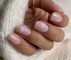 Knitted Nails Winter, Pink And Blue Snowflake Nails, Winter Nails Snowflake Glitter, Winter Nails 2023 Trends Snowflake, Pale Pink Winter Nails, Pink Ice Nails, Winter Nails Light Pink, Light Pink Snowflake Nails, Pale Pink Christmas Nails