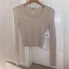 Free People Oatmeal Cableknit Top Size Small Perfect Condition Never Worn Runs Small/Fits Tight Casual Fitted Neutral Sweater, Fitted Neutral Knit Top, Fitted Neutral Knit Top For Fall, Fitted Beige Cable Knit Top, Stretch Cream Cable Knit Top, Fit Inspo, Fitness Inspo, Simple Outfits, Free People Tops