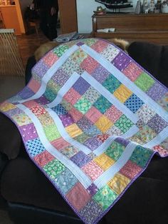 Easy Quilt For Beginners, Simple Baby Quilt Patterns, Quick Quilt Patterns Free, Square Quilt Patterns Easy, 10 Inch Square Quilt Patterns Free, Basic Quilt Patterns, Baby Quilt Ideas, Quilts For Kids, Baby Quilts Easy