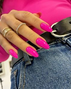 Bright Pink Almond Nails, Hot Pink Almond Nails, Hot Pink Almond, Nails Fucsia, Fucsia Nails, Bright Pink Nails, Sns Nails Colors, Art Top, Hot Pink Nails