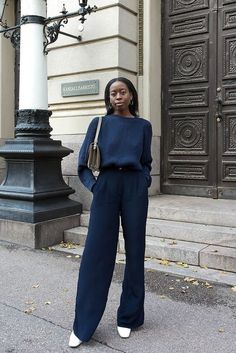 Sylvie Mus monochromatic outfit Palazzo Pants Outfit, Smart Casual Dress Code, Oversized Sweater Outfit, Dress Code Casual, Chique Outfit, Smart Casual Dress, Corporate Attire, Smart Casual Style, Chique Outfits