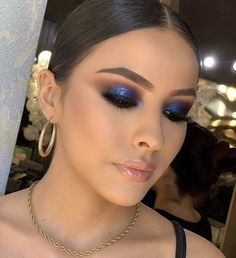 Fest Smink, Makeup Ojos, Colorful Eye Makeup, Makeup Eye Looks, Creative Eye Makeup, Glamour Makeup, Blue Eyeshadow, Eye Makeup Art, Makeup Obsession