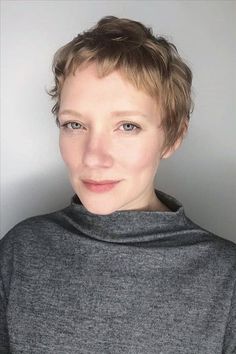 Endless tips for Hairstyles, Makeup, Nail designs, fashion, beauty, love, living Short Pixie Bob Hairstyles, Short Hair With Bangs Ideas, Short Textured Hair, Bangs Ideas, Short Pixie Bob, Pixie Bob Hairstyles, Short Spiky Hairstyles, Girls Short Haircuts, Hair Adviser