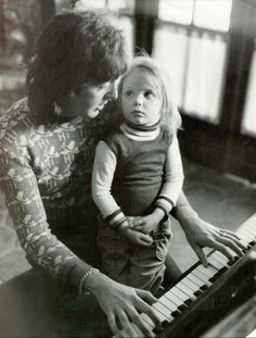 Stella McCartney and her father, Paul McCartney. Harry Benson, Beatles One, Paul Mccartney And Wings, Playing The Piano, Robert Burns, King Of Pop