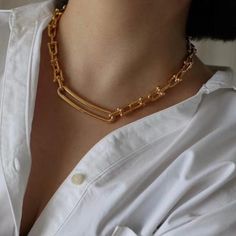 A new family member of the Ginevra U-link collection. This chic necklace features a long horizontal bar at the front. Do a perfect job to add a touch of adoration to any look. • S P E C I F I C A T I O N •Finish: 18 Karat Gold over 925 Sterling Silver.Length: 40 cm with an extender chain Silver Link Necklace, Perfect Job, Chic Necklace, Couple Jewelry, Demi Fine Jewelry, Link Necklace, Personalized Jewelry, Ring Earrings, Necklaces Bracelets