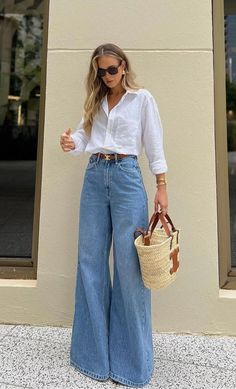 Wide Leg Outfit, Wide Leg Jeans Outfit, Legs Outfit, Wide Legged Jeans, Looks Pinterest, Elegante Casual, Mode Inspo, Looks Style, Mode Inspiration