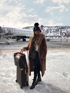 The Ski Edit: What I Wore In Aspen - Mia Mia Mine Aspen Trip, Airport Outfit Winter, Winter Vacation Outfits, Apres Ski Outfits, Mia Mia Mine, Mountain Outfit