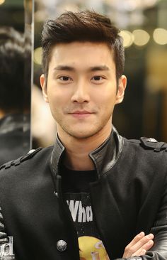 Men Round Face, Foreign Men, Choi Si Won, Asian Men Short Hairstyle, Best Haircuts For Men, Man Haircut, Siwon Choi, Asian Man Haircut, Short Hair For Boys