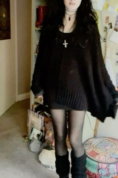 Simple Goth Fashion, Dark Outfits Girl, Comfortable Goth Outfit, Goth Simple Outfits, Goth Outfits Simple, Emo Tights, Simple Emo Outfits, Simple Goth Outfits, Simple Grunge Outfits