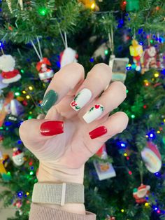 Disney World Nails Christmas, Christmas Nails Mickey Mouse, Mickey And Minnie Christmas Nails, Christmas Nails Disney, Christmas Disney Nails Simple, Disney Nails Christmas, Mickey Christmas Nails, Mickey Mouse Christmas Nails, Disney Holiday Nails