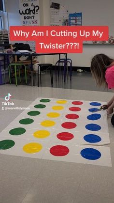 Melanie Brethour on Instagram: "I have seen this on Twitter and I cannot remember who did it... but I thought this was a great idea! If anyone knows please let me know to tag! You take your twister mat and you cut it up. I was able to make 6, and it was perfect because I have 6 students max in my groups. This is getting students to move and jump around and count how many sounds they hear in a word and this helps with segmentation. Loved this activity! 🟢🟡🔴🔵 #DyslexiaAwareness #righttoread Phonics Movement Games, Sor Word Work Activities, Segmenting Phonemes Activities, First Grade Learning Games, Psf Activities For Kindergarten, Phonics Movement Activities, Sound Segmentation Activities, Phonemic Awareness Activities Kindergarten, Structured Literacy Activities