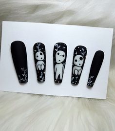 No Face Nail Art, Princess Mononoke Nail Art, Kodama Nails, Ghibli Nail Designs, Miyazaki Nails, Subtle Anime Nails, Calcifer Nails, Nails Characters, Ghibli Nail Art