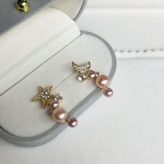 Discover our exquisite Freshwater Pearl Stud Earrings, featuring a delicate moon and star design. Crafted with care, these earrings showcase the timeless beauty of pearls, adding a touch of elegance to any look. The pinky pearl accent adds a subtle pop of color, making them perfect for both everyday wear and bridal occasions. 👌 M A T E R I A L • 14K Gold-plated Brass• Freshwater Pearls• This product is hypoallergenic (nickel free) and tarnish resistant 📏 S I Z E • Length: 2.4 cm (0.94 inch)• W Elegant Round Earrings With Star Charm, Elegant Rose Gold Star Earrings, Star-shaped Pearl Drop Earrings As Gift, Elegant Star-shaped Pearl Drop Earrings, Elegant Star-shaped Pearl Earrings, Elegant Pink Star-shaped Jewelry, Moon And Star Design, Star Stud Earrings, Color Making