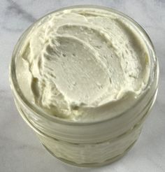 homemade magnesium body butter {with essential oils} to improve sleep, reduce stress, calm mood, increase energy, and soothe cramps & aches Magnesium Butter, Magnesium Body Butter, Calm Mood, Magnesium Lotion, Diy Body Butter, Body Butters Recipe, Homemade Lotion, Increase Energy, Lotion Bars