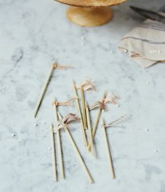 several wooden sticks are laying on the table